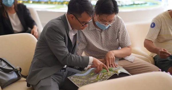 Loạt động thái "lạ" của doanh nghiệp địa ốc trước sóng gió thị trường