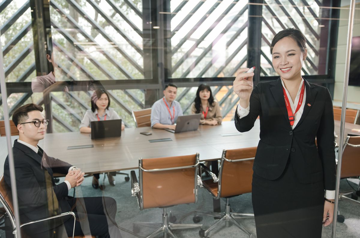 Hút thêm khách hàng nhờ chuyển đổi số, Techcombank báo lãi 5.600 tỷ đồng quý 1/2023