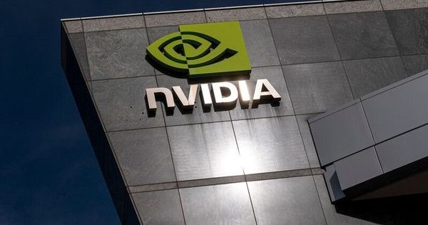 Cổ phiếu một công ty tăng dựng đứng nhờ cơn sốt AI, vốn hóa gấp 8 lần Intel