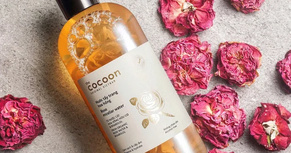 Bị tố có sâu trong nước tẩy trang hoa hồng hữu cơ, thương hiệu mỹ phẩm Việt CoCoon nói gì?