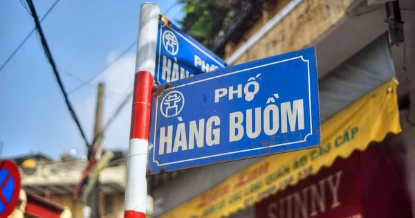 Ngân hàng đại hạ giá bất động sản phố cổ