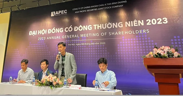 Cổ đông sợ chia cổ tức "bằng giấy", TGĐ Chứng khoán APS nói: "Giấy cũng là tiền, Apple 30 năm còn không chia giấy"