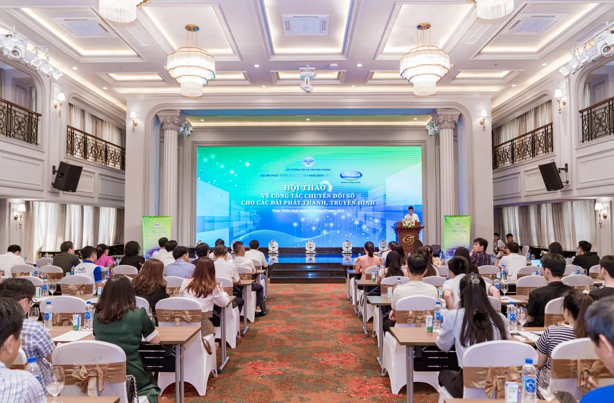 “Hội thảo về công tác chuyển đổi số cho các Đài phát thanh, truyền hình” thu hút hơn sự tham dự của hơn 200 phóng viên, biên tập viên các đài phát thanh – truyền hình trên cả nước.