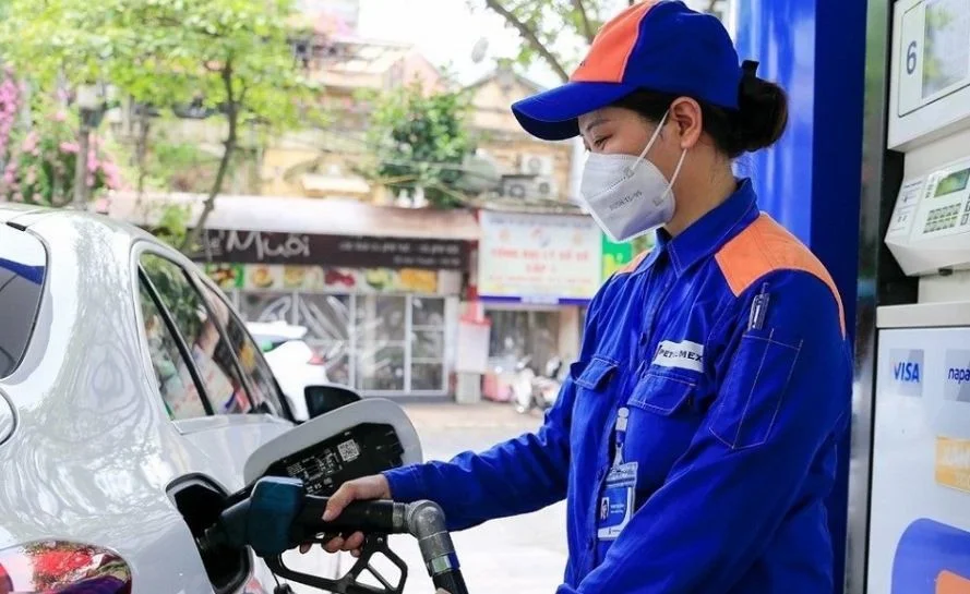 Giá xăng dầu giảm nhẹ