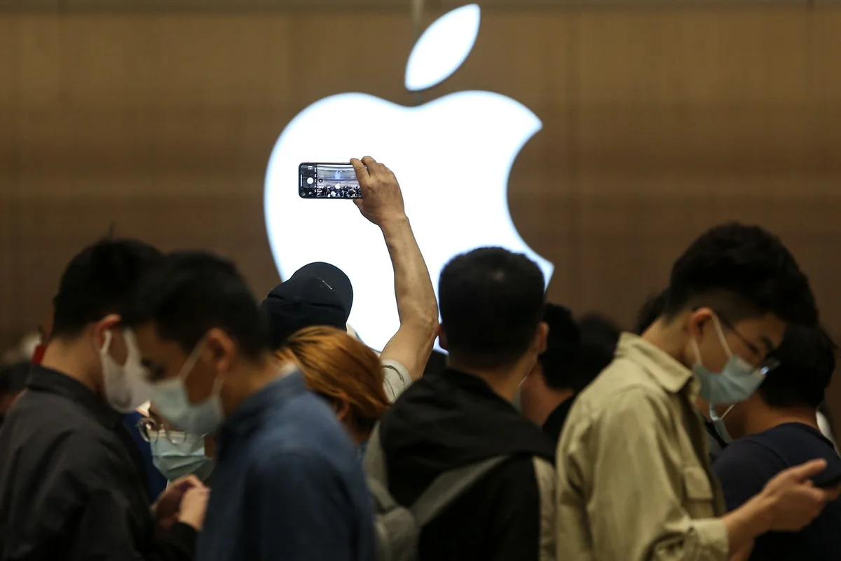 220728104257-china-apple-store-wuhan-0521-restricted-9958.jpg