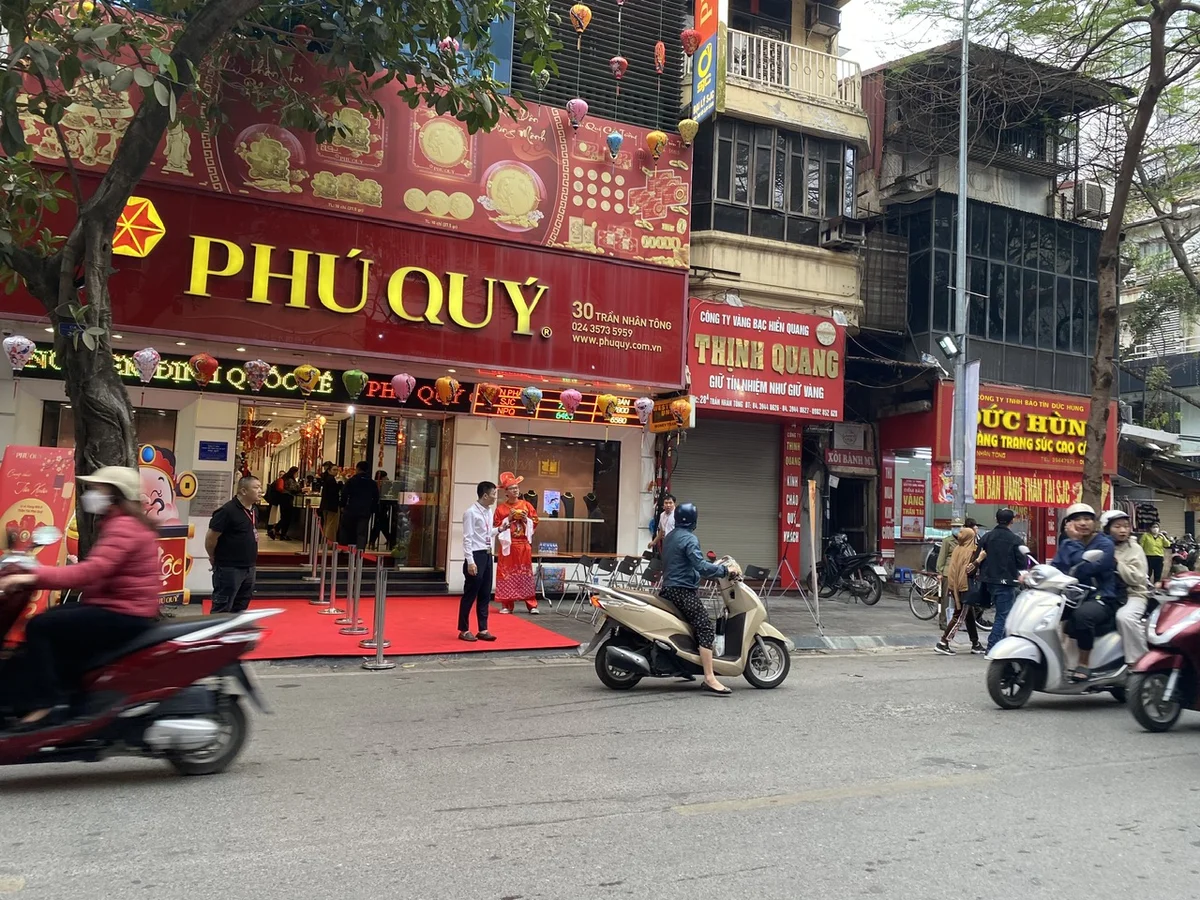 Phố vàng đìu hiu ngày Vía Thần tài.