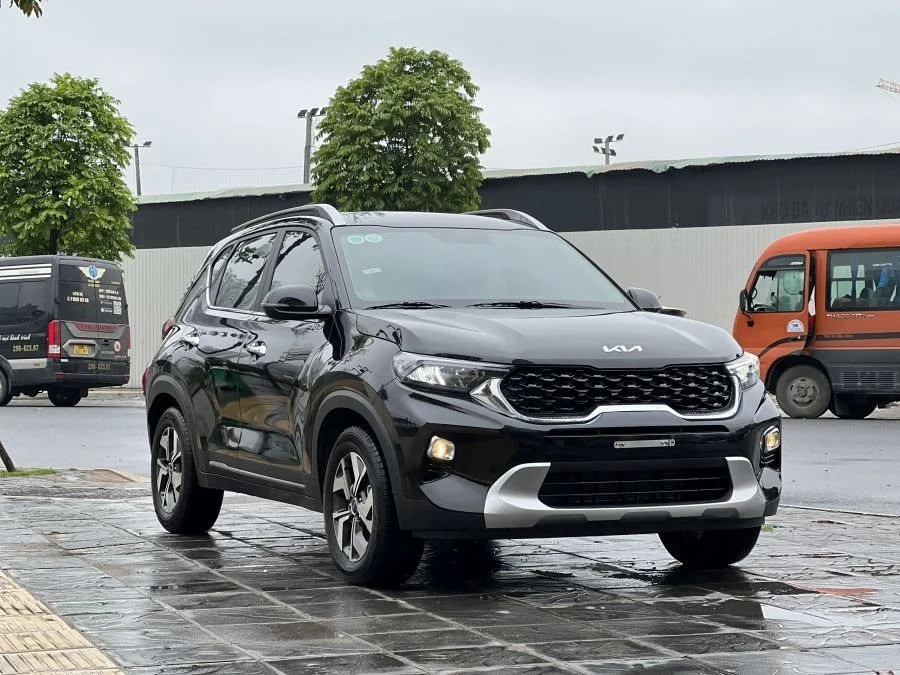 kia-sonet-premium-den-1-1-8353.jpg