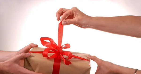 “Phần thưởng” cuối năm cho cổ đông BĐS: DN nỗ lực xoá sạch nợ trái phiếu, báo lãi, cổ phiếu đón sự trở lại của dòng tiền
