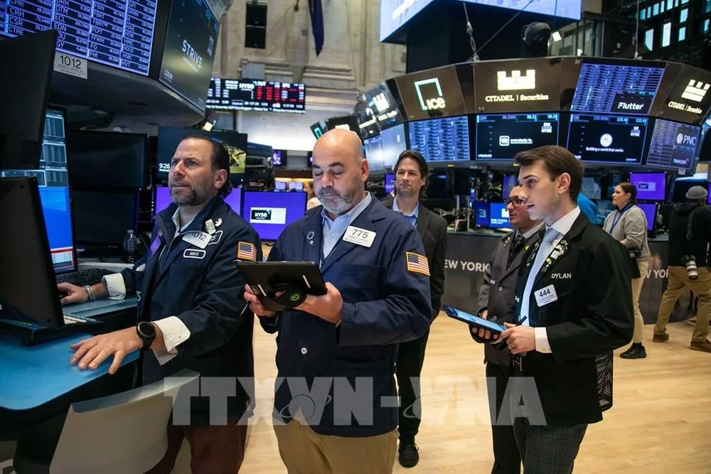 Giao dịch viên làm việc tại sàn chứng khoán New York, Mỹ ngày 31/1/2024. Ảnh: THX/TTXVN
