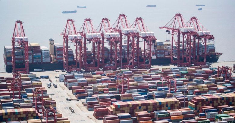 Cảng hàng hóa ở Thượng Hải, Trung Quốc. (Ảnh: AFP/TTXVN)
