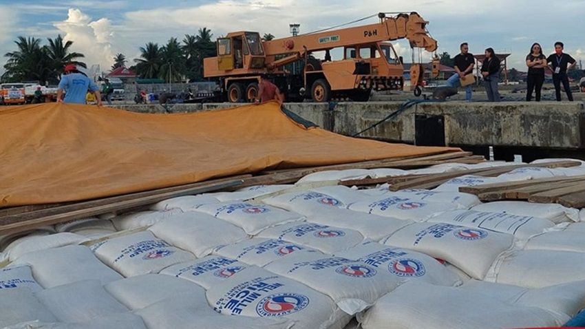Cắt giảm thuế nhập khẩu gạo có hiệu lực khiến thương nhân Philippines tăng nhận hàng