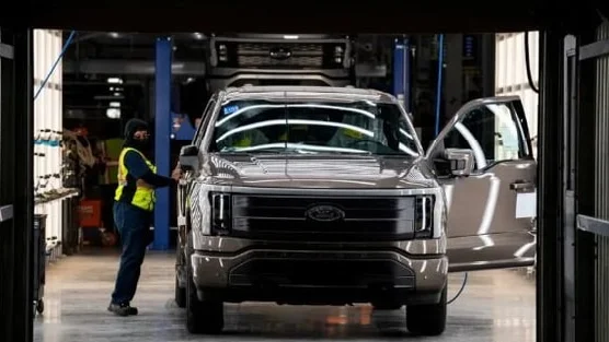 Tesla, Ford đau đầu vì tồn nhiều xe điện hạng sang