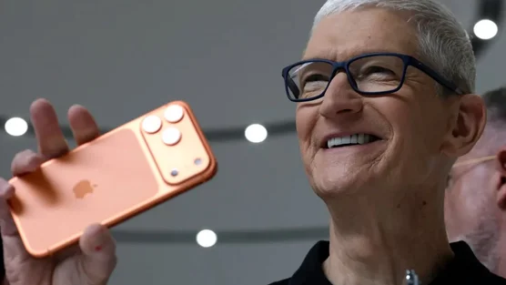 Lần đầu tiên sau 14 năm, Apple vượt Samsung về sản lượng điện thoại