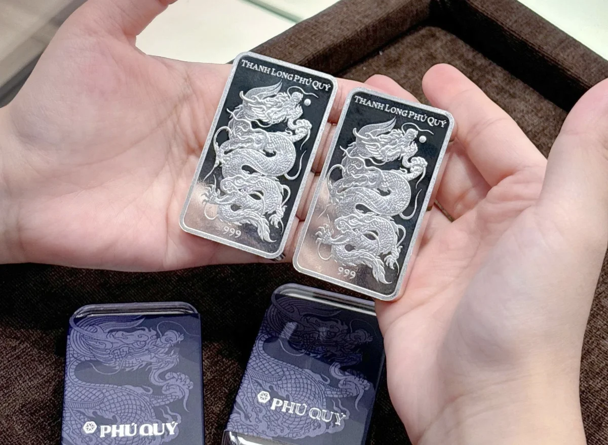 Người tích trữ bạc tại Việt Nam lãi đậm sau hơn 1 năm