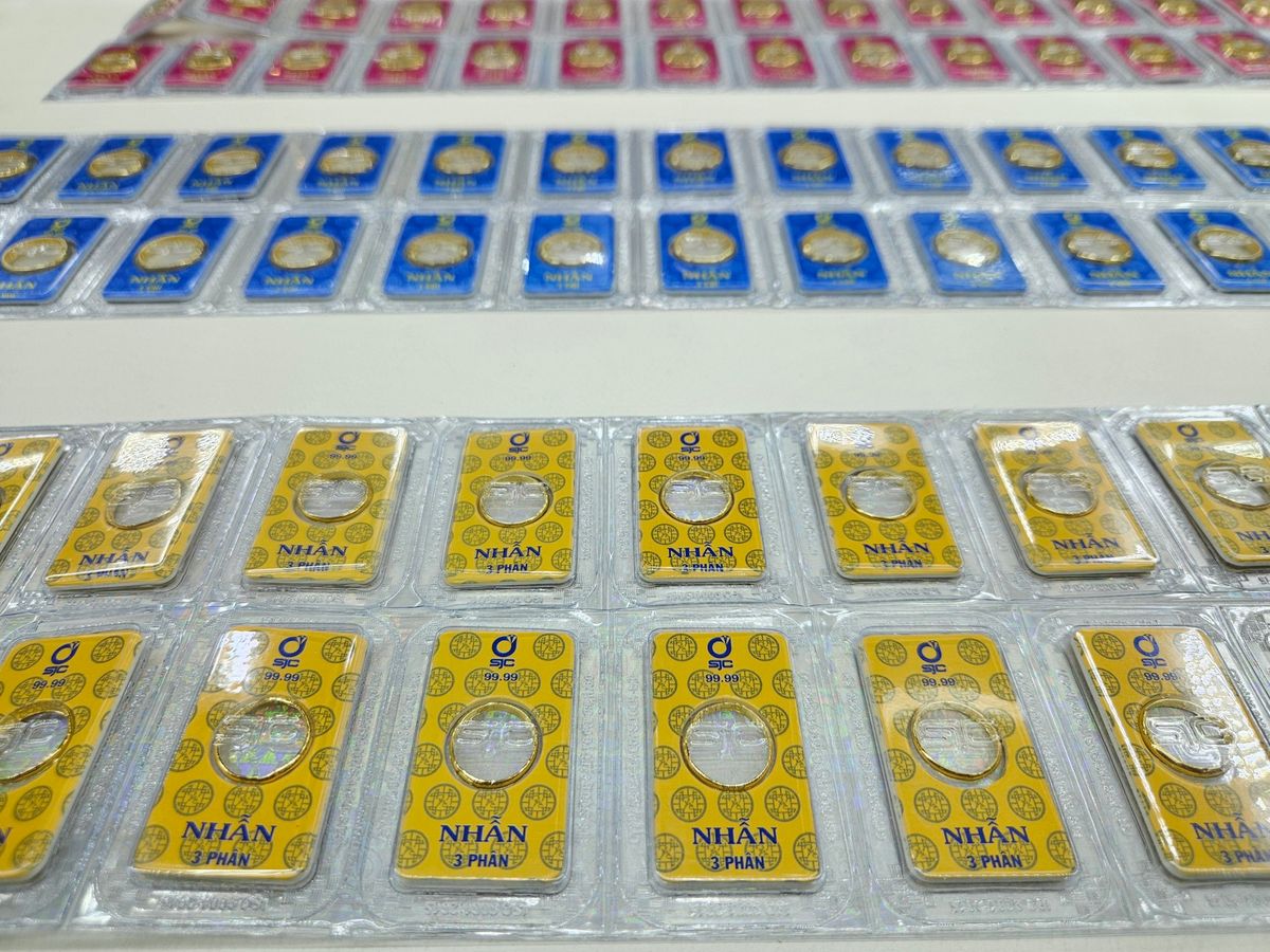 Giá vàng trong nước và USD ngân hàng đồng loạt tăng