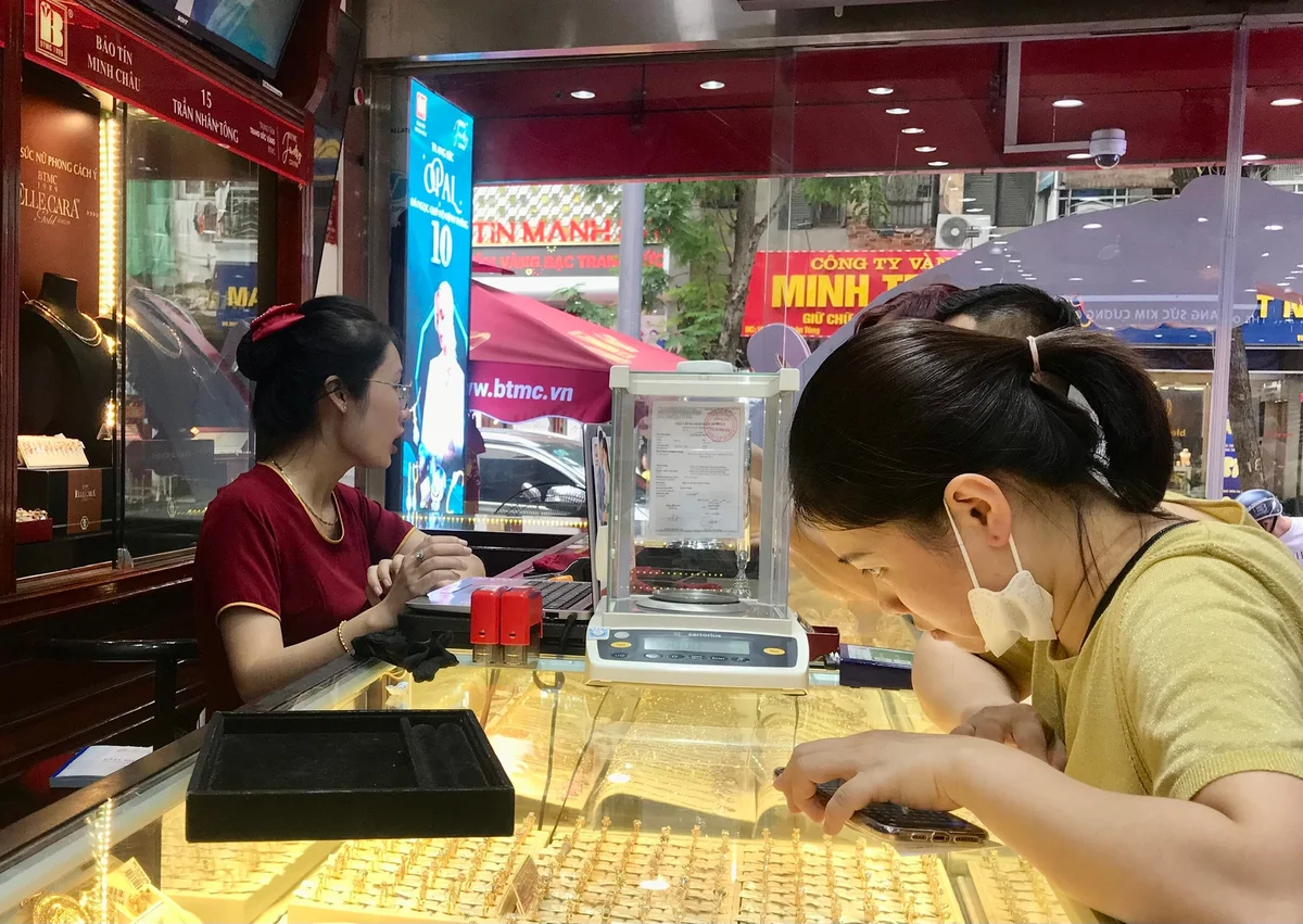 Thủ tướng yêu cầu triển khai các giải pháp ổn định thị trường vàng