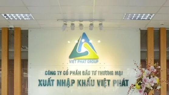 Chủ tịch vướng lao lý, vợ của thành viên HĐQT nhanh chóng bán sạch 132.000 cổ phiếu