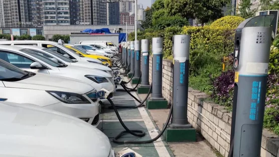 Quốc gia châu Á là 'vua trạm sạc xe điện': Nhiều gấp 9 lần Mỹ, chênh lệch hàng chục lần so với châu Âu, mạng lưới sạc siêu nhanh gây 'sốc'
