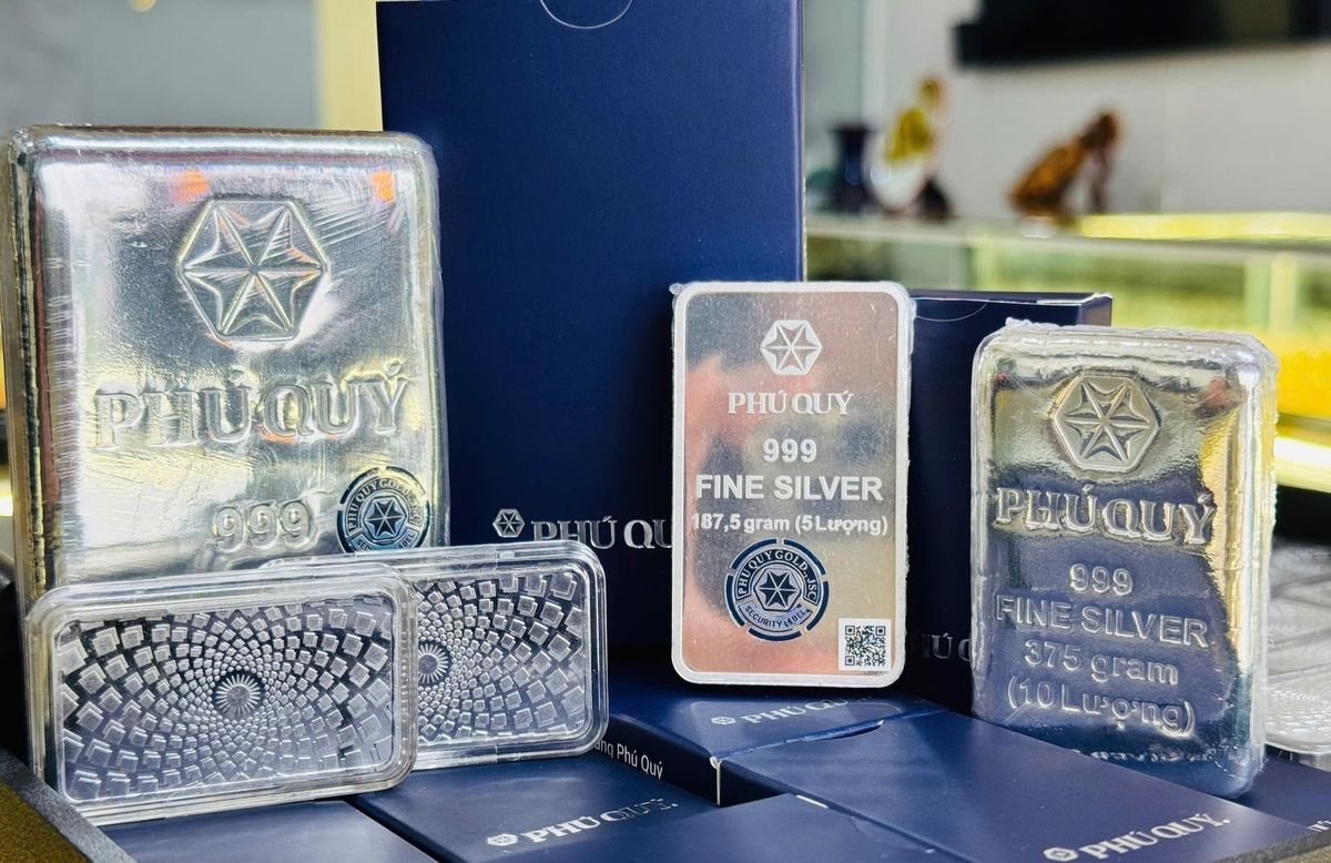 Giá bạc tiếp tục giảm khi đồng USD mạnh lên