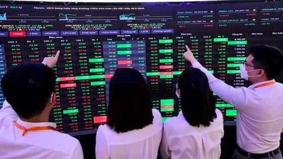 Hàng tỷ USD chờ đổ vào chứng khoán Việt Nam, CTCK chỉ ra 28 cổ phiếu đáng chú ý