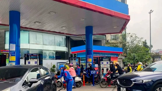 Đề xuất kích hoạt bình ổn khi giá xăng dầu tăng 20% trong một tháng