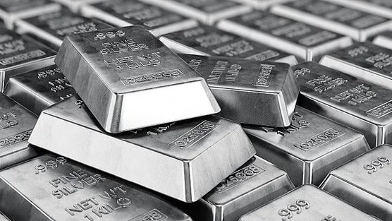 Quỹ bạc do BlackRock quản lý “xả” 100 tấn bạc chỉ trong một tuần