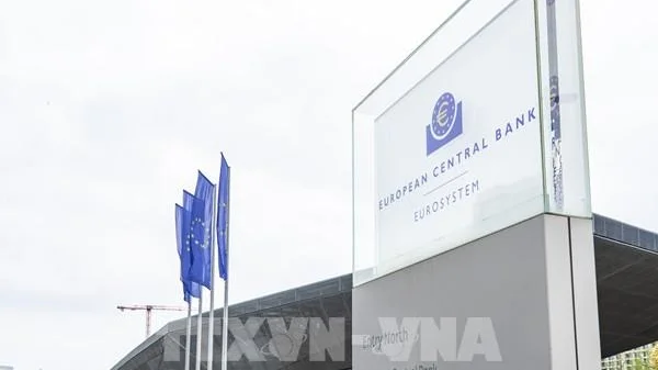 ECB giữ nguyên lãi suất, chờ thêm dữ liệu để đánh giá tác động của xung đột Mỹ-Iran