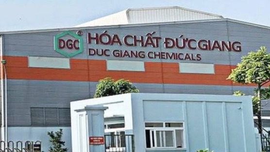 Cổ phiếu Hóa chất Đức Giang (DGC) tiếp tục bị HoSE 'tuýt còi'