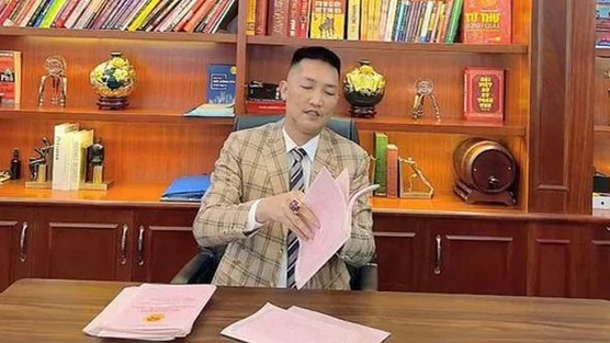 Bất ngờ: Huấn Hoa Hồng từng là Chủ tịch công ty bất động sản với slogan nổi tiếng “có làm thì mới có ăn”
