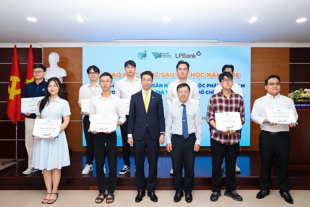 lpbank-trao-gan-1-8-ty-dong-hoc-bong-sau-dai-hoc-cho-dhqg-hcm-1-.jpg?md5=vi1m-MGH6Y1KG0AUTXR5IA&expires=1790238018