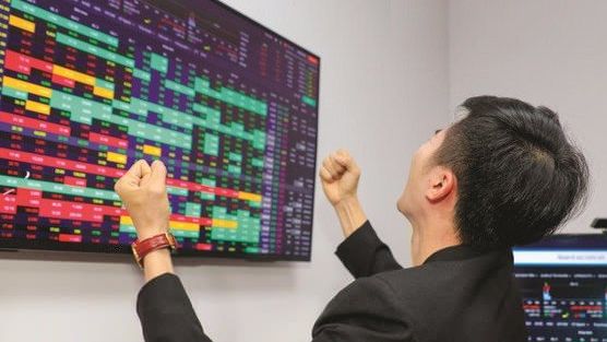 Lãi suất tăng cao, CTCK điểm danh 5 doanh nghiệp “tiền nhiều, nợ ít” có thể hưởng lợi