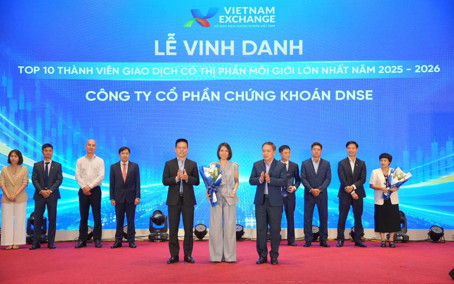 Chứng khoán DNSE được vinh danh top 10 thị phần môi giới VNX, cán mốc 2 triệu tài khoản